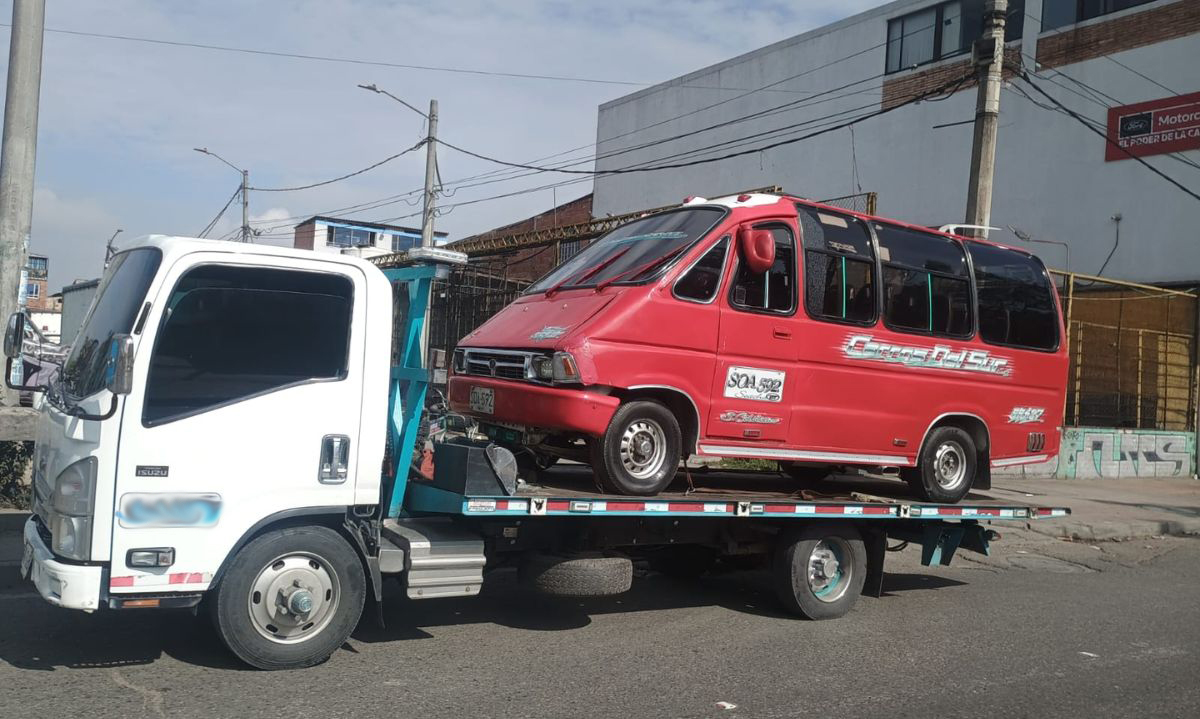gruas para carros varados en bogota